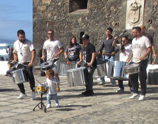 "Klein übt sich...."