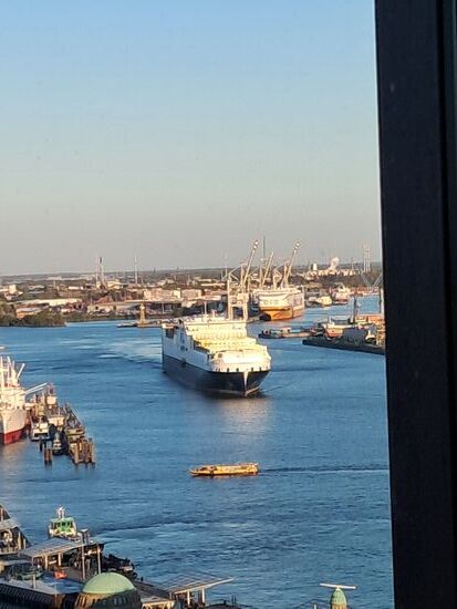 Ein Cruiser im Hafen