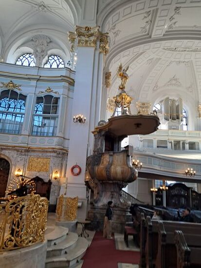Im Inneren der Kirche