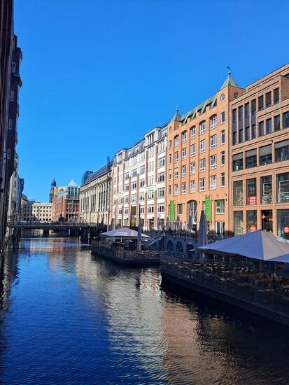 Alster-Arkaden mit Fleet