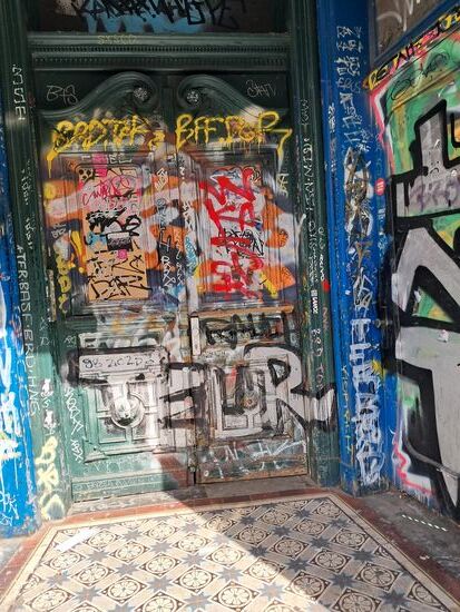 Das Schanzenviertel ist so bunt wie diese Tür