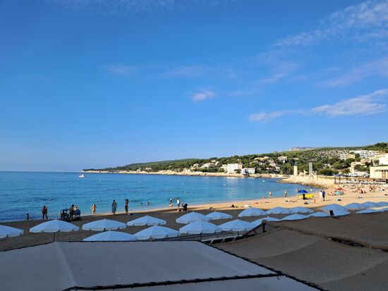 Blick auf die Bucht mit dem Grand Mer Strand