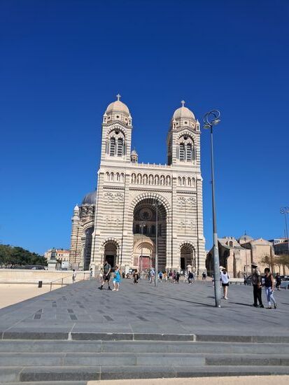 Der grosse Platz vor der Kathedrale