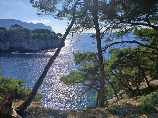 Blick aufs offene Meer und Cap Canaille