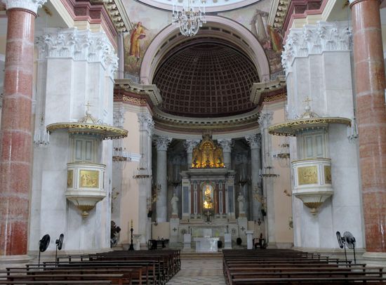 Im Inneren der Basilica