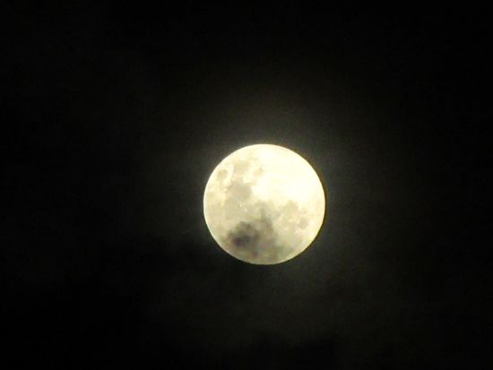 Jetzt sieht man den Mond in seiner ganzen Pracht