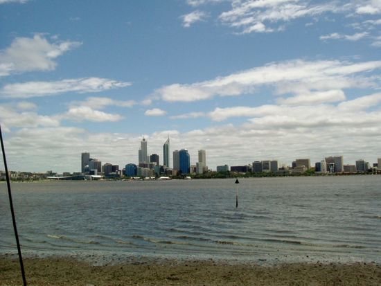 Blick von South Perth auf die Skyline