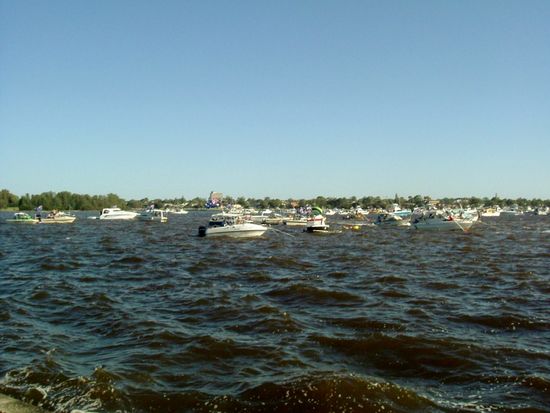 Mit Fahnen geschmückte Boote für den Australia Day