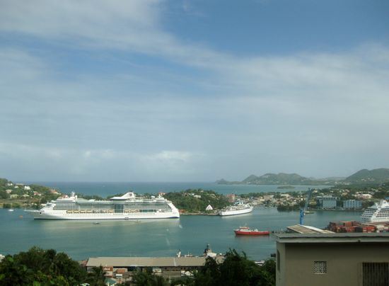 Der Hafen von Castries