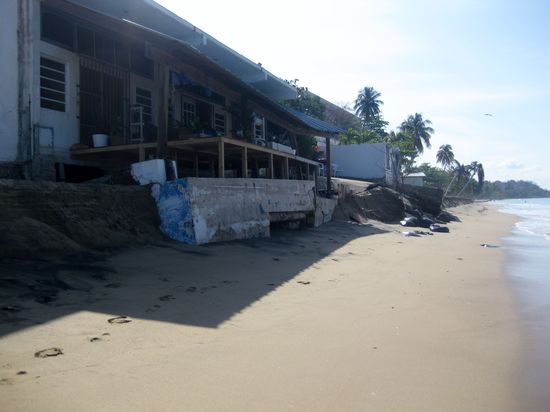 Die Wellen kommen bis ans Haus