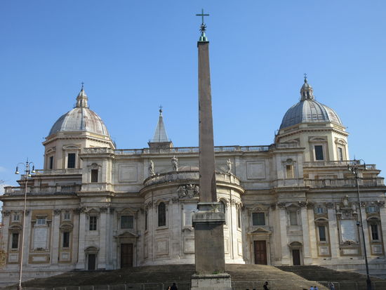 Petersdom und Obelisk