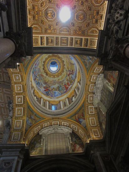 Decke und Kuppel im Petersdom