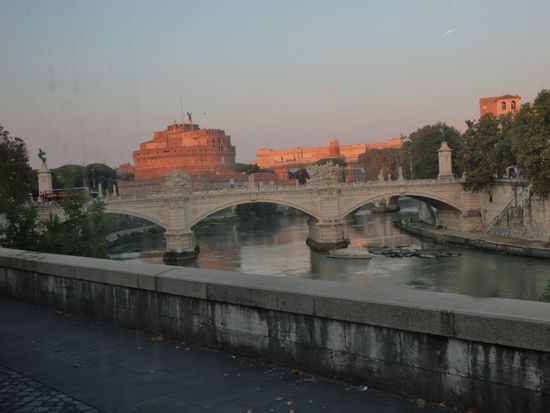 Blick auf Engelsburg und Tiber
