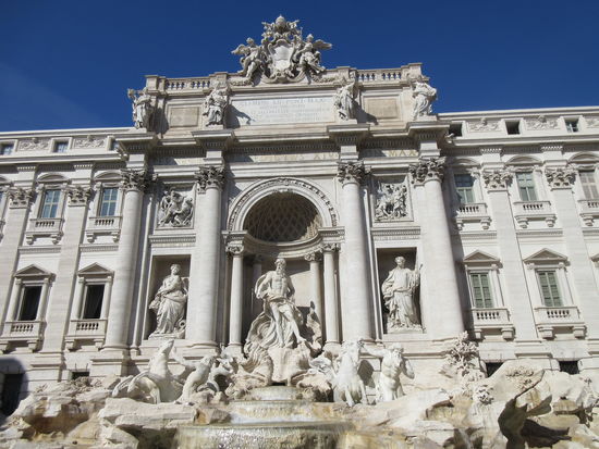 Am Trevi-Brunnen
