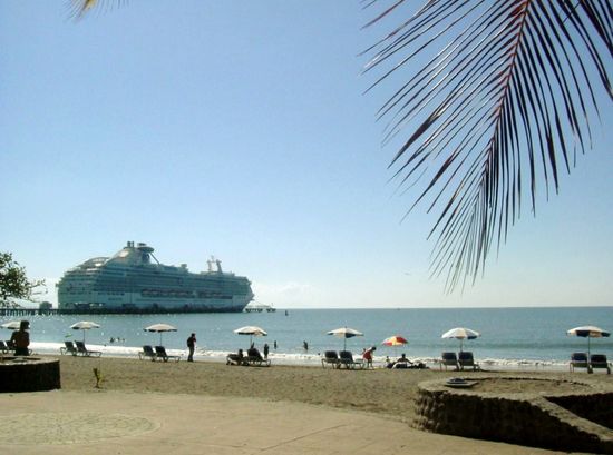 Kreuzfahrtschiff in Puntarenas