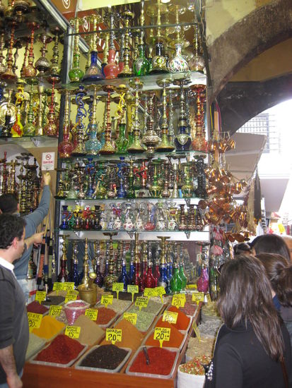 Es gibt auch Gewürze auf dem Gewürzmarkt...