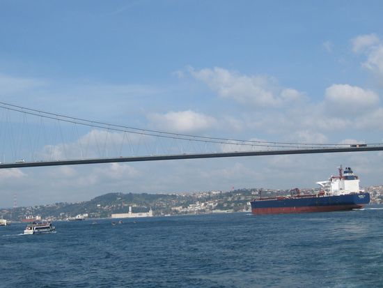 Schiffsverkehr auf dem Bosporus