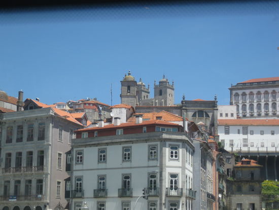 Blick auf Kathedrale im Hintergrund