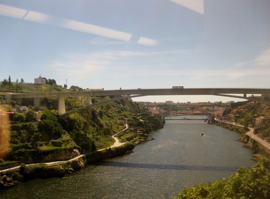 Blick auf Douro mit Ponte Infante