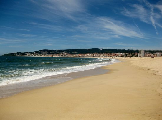 Im Hintergrund das Fischerdorf Buarcos