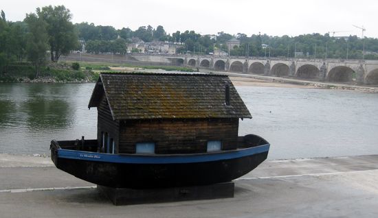 Hausboot oder Boot mit Haus?