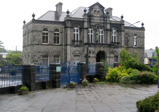 Gillooly Hall