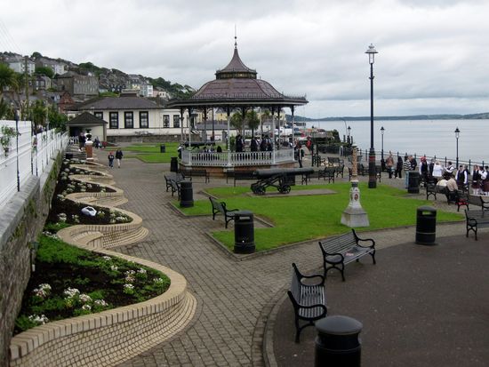Promenade mit Pavillon