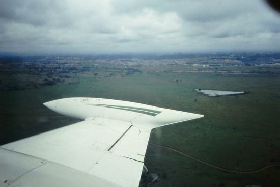 Flug über die Graslandschaften
