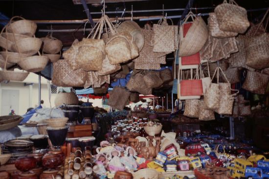 Souvenirs auf dem Markt in St. Denis