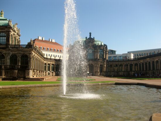Wasserspiel und Glockenspielturm