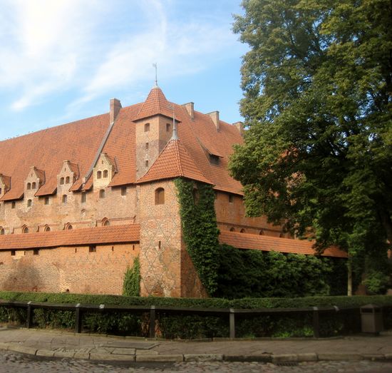 Weg zum Mittelschloss