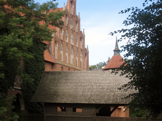 Gang zum Mittelschloss