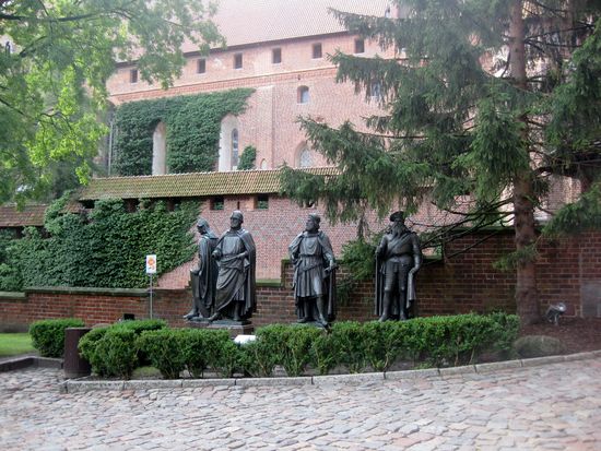 Statuen der Hochmeister