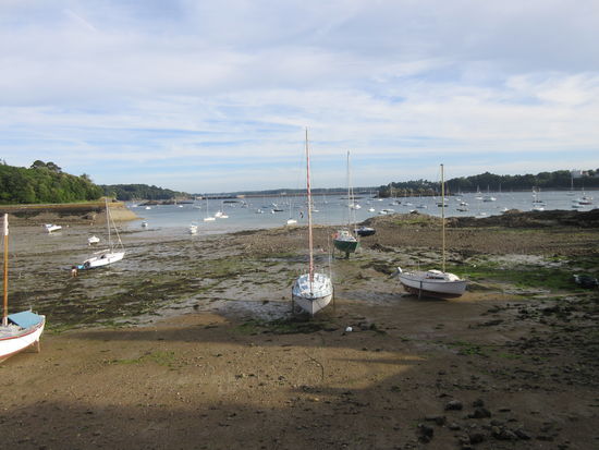 Die Bucht bei Saint Servan bei Ebbe