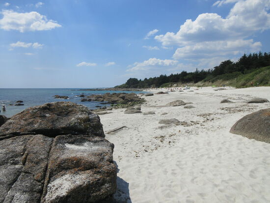 Heller Sandstrand mit viel Platz