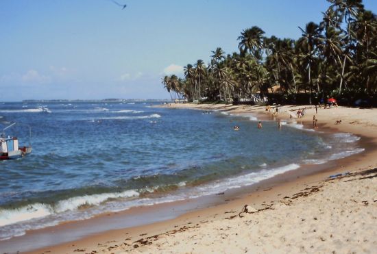 Strand in der Nähe des Ortszentrums