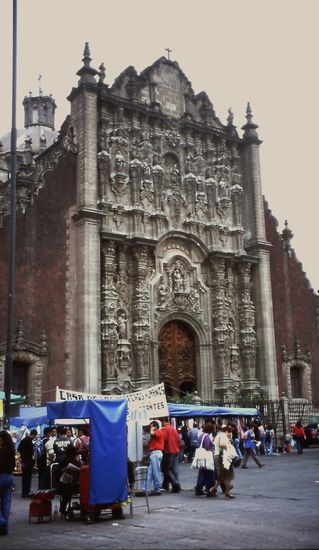 Lebhaftes Treiben bei der Kathedrale