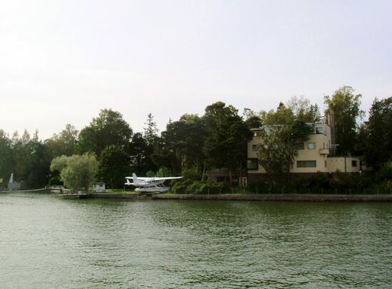 Mit eigenem Wasserflugzeug