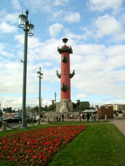 Rotra-Säule bei der Wassilji-Insel