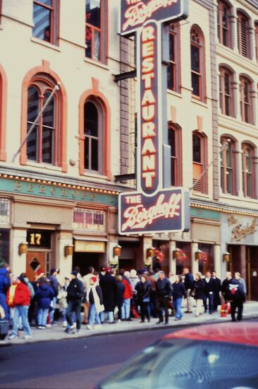 Da muss der Lunch schon gut sein, dass man dafür ansteht...