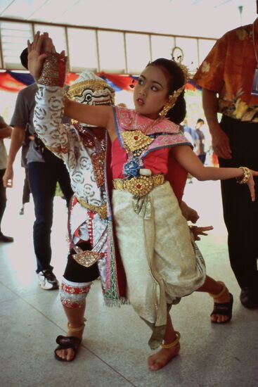 Kleine Tänzerin beim Chedi