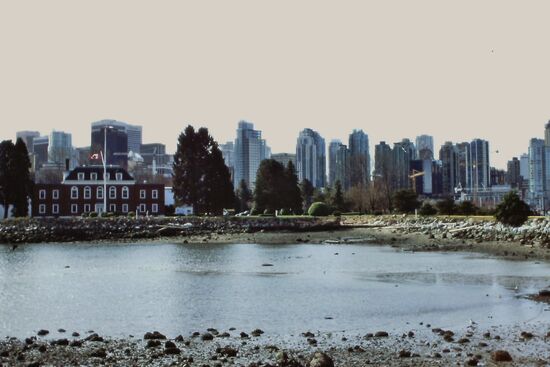 Blick vom Stanley Park auf Skyline