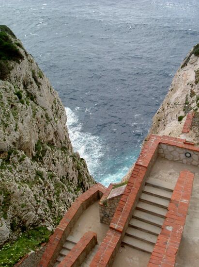 Die Treppe zur Grotte