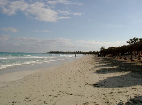 Der schöne lange Strand beim Iberostar