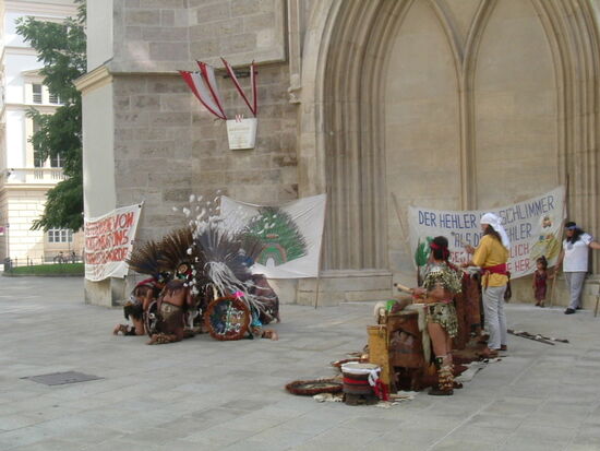 Portest gegen Raiub von Kunstschätzen
