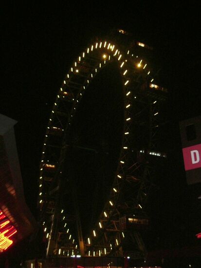 Das Riesenrad bei Dunkelheit