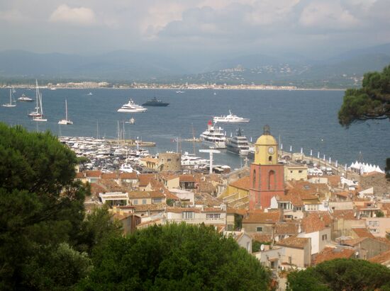 Blick auf die Stadt und die Bucht