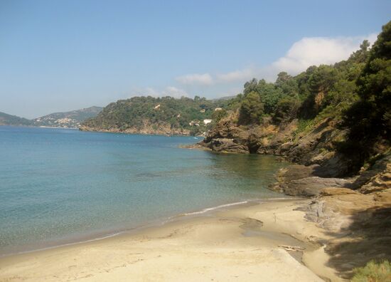 Der kleine Strand beim Jardin Rayol