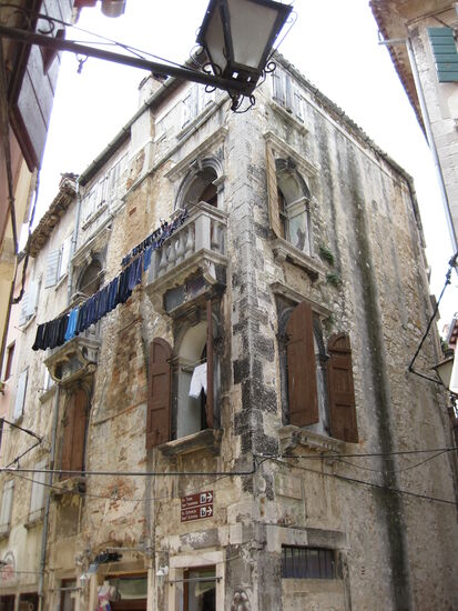 Verfallen und doch bewohnt...