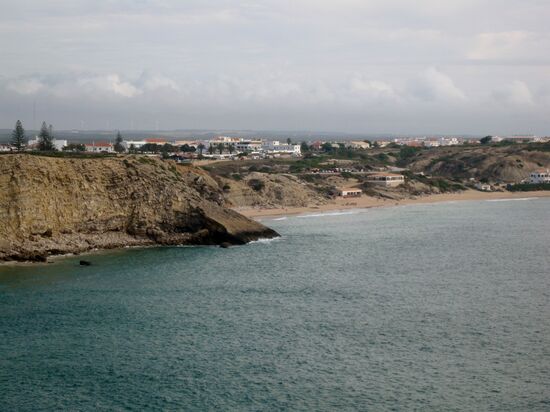 Blick auf Sagres vom Felsplateau